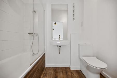 BCLR - 27 New trinity Road - Bathroom (4).jpg