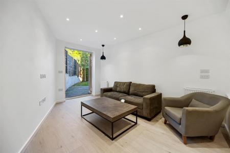 BCLR - 27 New trinity Road - Reception (4).jpg