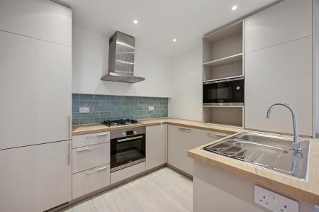 BCLR - 27 New trinity Road - Kitchen (4).jpg