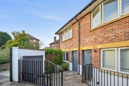 BCLR - 27 New trinity Road - Exterior (4).jpg