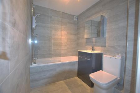 Bathroom 1_inPixio.jpg