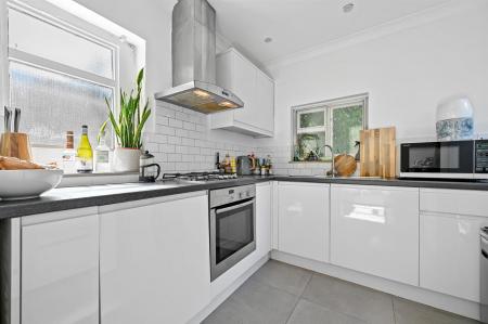 LR - Flat 2, 55 Aberdare Gardens - 21 (1).jpg