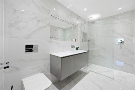 RCLR- 6 portland court- bedroom, ensuite 3 (1).jpg