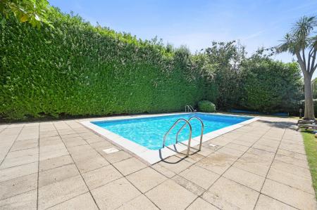 RCLR- 6 portland court- communal pool 3 (1).jpg