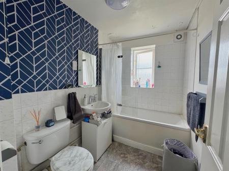 Bathroom 1.1_inPixio.jpg