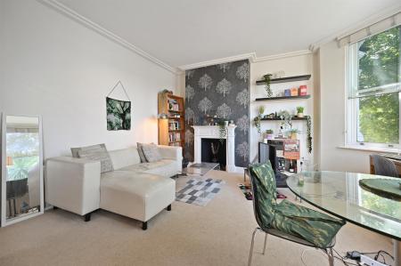 RCLR- flat 3, 310 finchley road- reception 9 (1).j