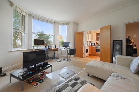 RCLR- flat 3, 310 finchley road- reception 6 (1).j
