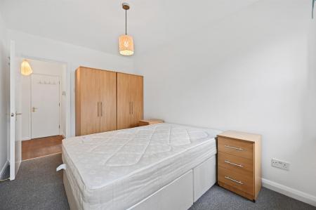 RCLR- 59 bryons mews- bedroom 6 (1).jpg