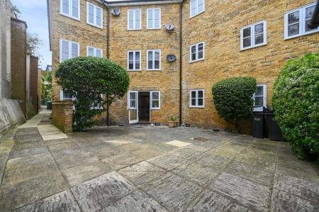 RCLR- 48 byron mews- communal garden 1 (1).jpg