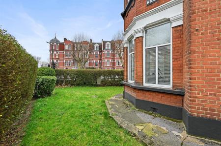 LR - 2 Carlton Mansions - Garden3 (1).jpg