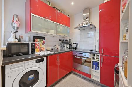 RCLR- 65 woodvale way- kitchen 3 (1).jpg