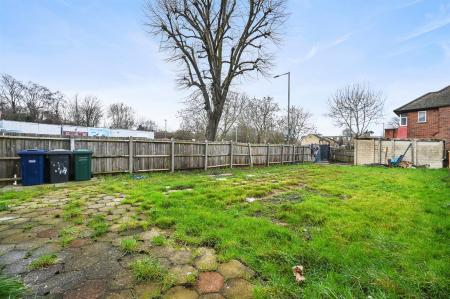 RCLR- 28 chitern gardens- garden 4_1.jpg