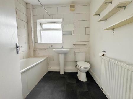 Bathroom en-suite_inPixio.jpg