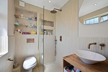 RCLR- 12 gladstone court- bedroom ensuite 3 (1).jp