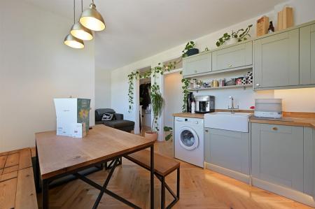 RCLR- 12 gladstone court- kitchen 6 (1).jpg