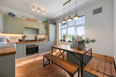 RCLR- 12 gladstone court- kitchen 1 (1).jpg