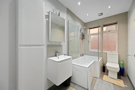 RCLR- flat 2, 7 kingscroft road- bathroom 3 (1).jp