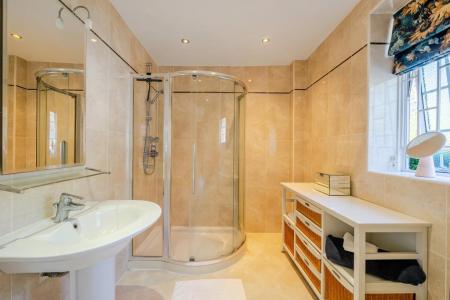 Ensuite to Bedroom 1
