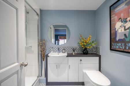 Ensuite to Bedroom 3