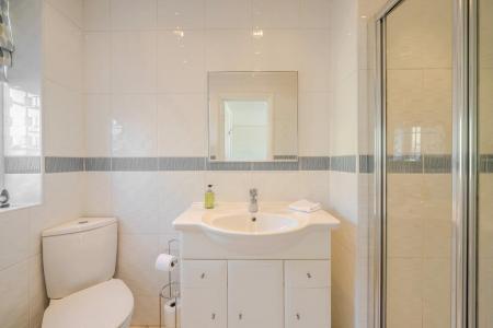 Ensuite to Bedroom 2