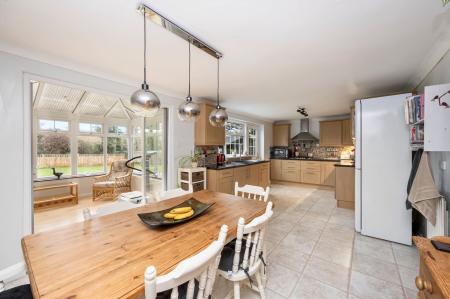 Kitchen/Dining