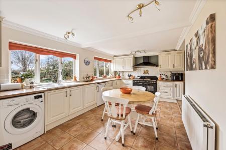 Kitchen/Breakfast Room