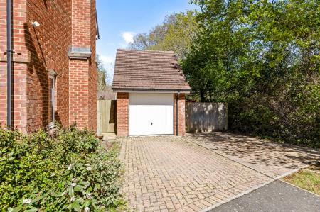 Garage/Drvieway