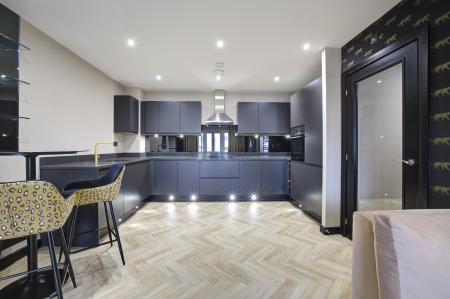 Living Room / Kitchen (4)