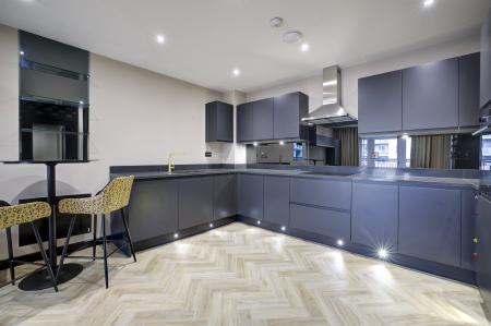 Living Room / Kitchen (5)