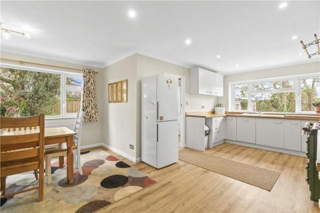 83023_CHA220101_IMG_