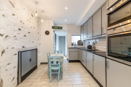 A01 - 9a Seymour Pla