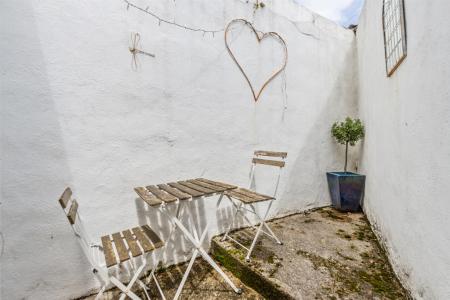 A12 - 9a Seymour Pla