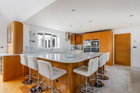 8 Bi-fold From Garde