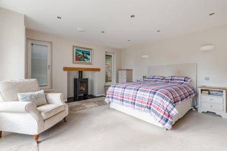 19 Main Bedroom 25 S