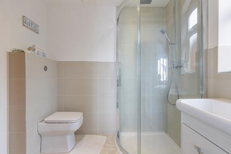 25 Family Bathroom 2