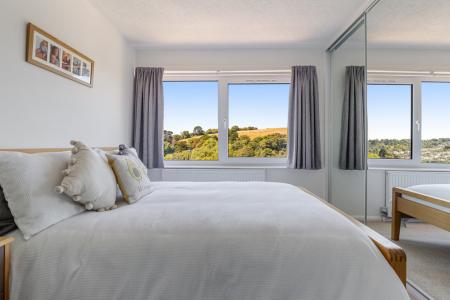 33 White Bedroom Ebb