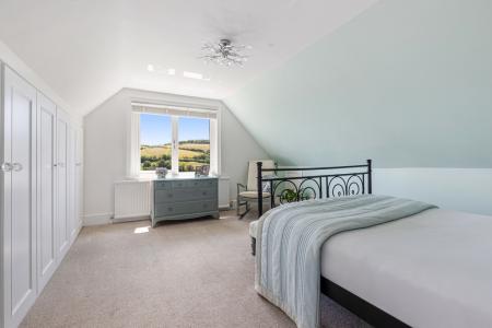 43 Apart Main Bedroo