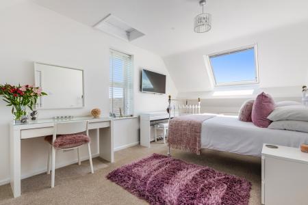 51 Apart Pink Bedroo