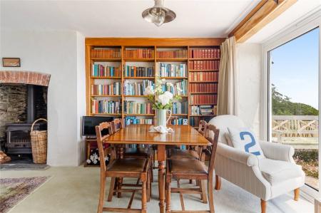 16 Kitchen and stair