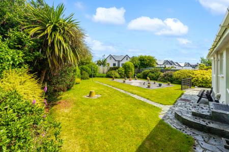 8 Rear Garden 12 Dee