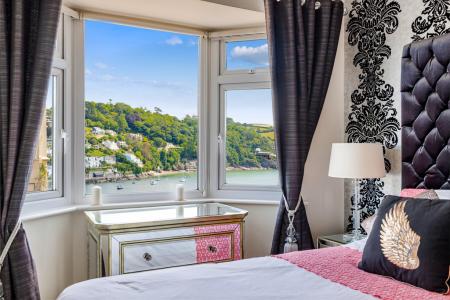 19 Main Bed View Dar