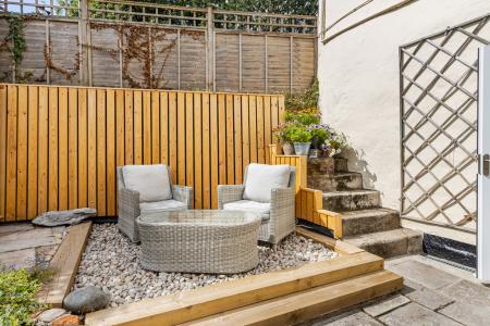 17 Study Windrush 7a