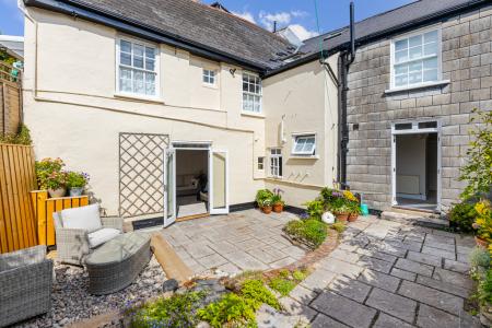 15 Main Bedroom Wind