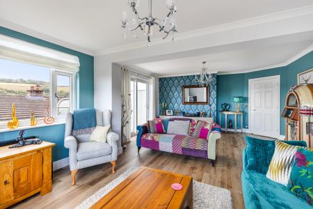 16 2 Sitting Room 33