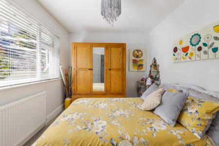 17 Bedroom 2 33 Chur