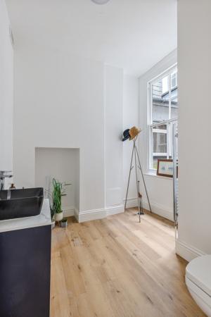 A08 - Flat 1a Church