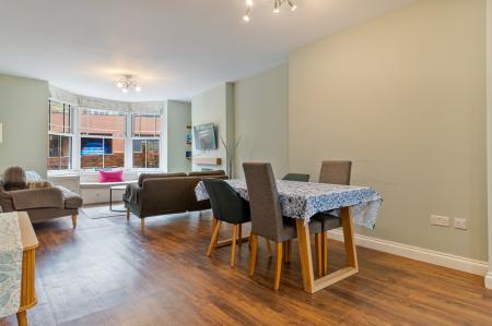 4 Dining Sitting Roo