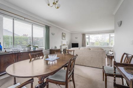 18 Dining To Sitting