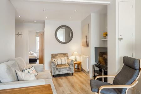 2 11A Smith St Front