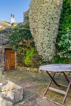 9 Rear Courtyard Por